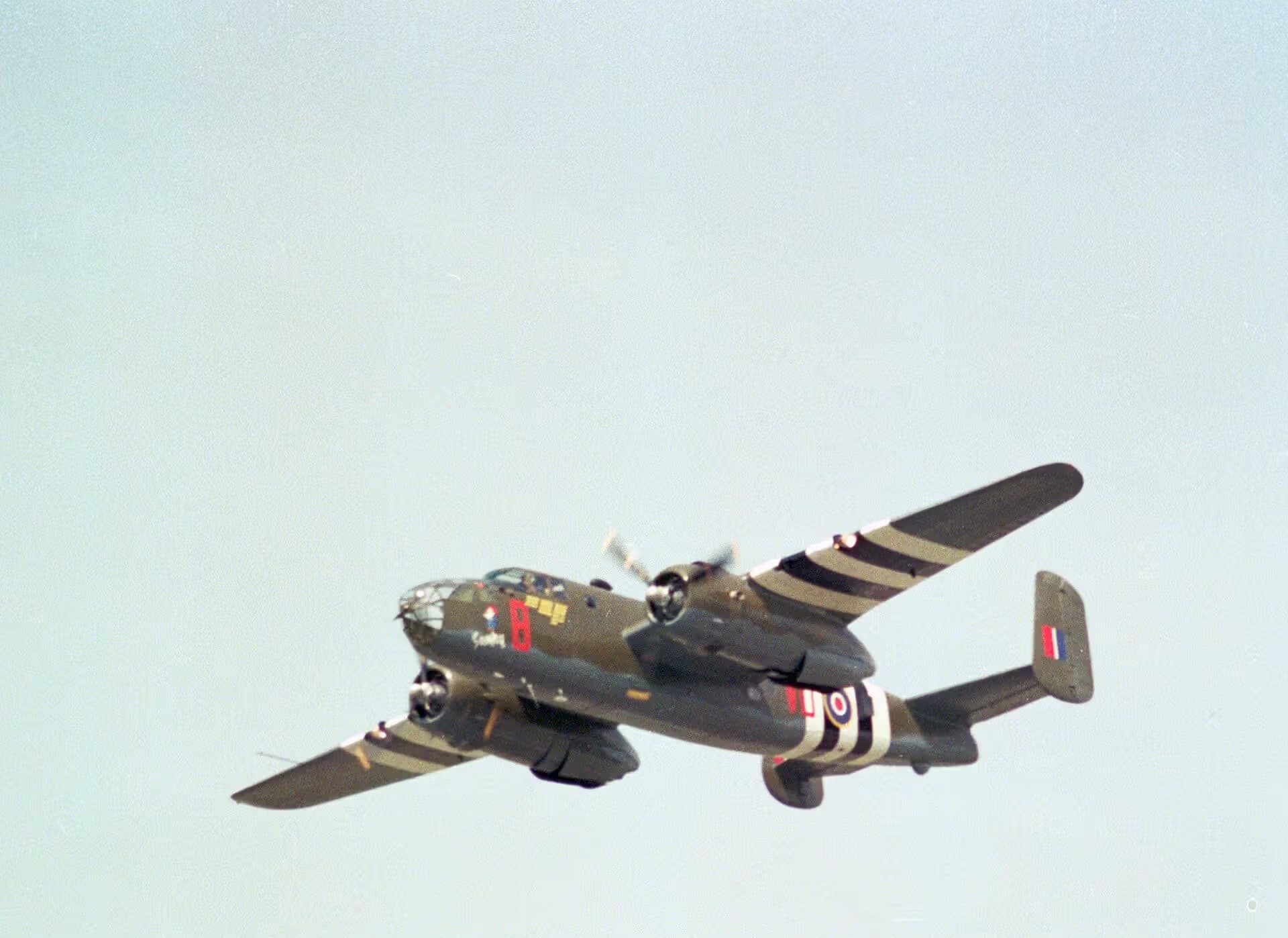Unidentified — Twin-engine aircraft