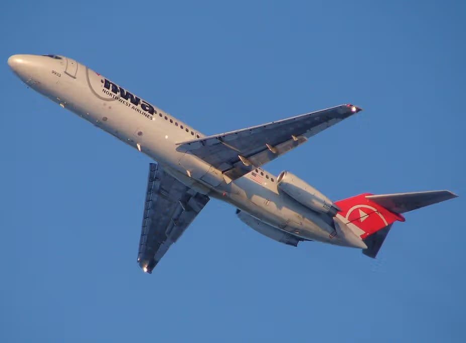 N1334U — Twin-engine aircraft