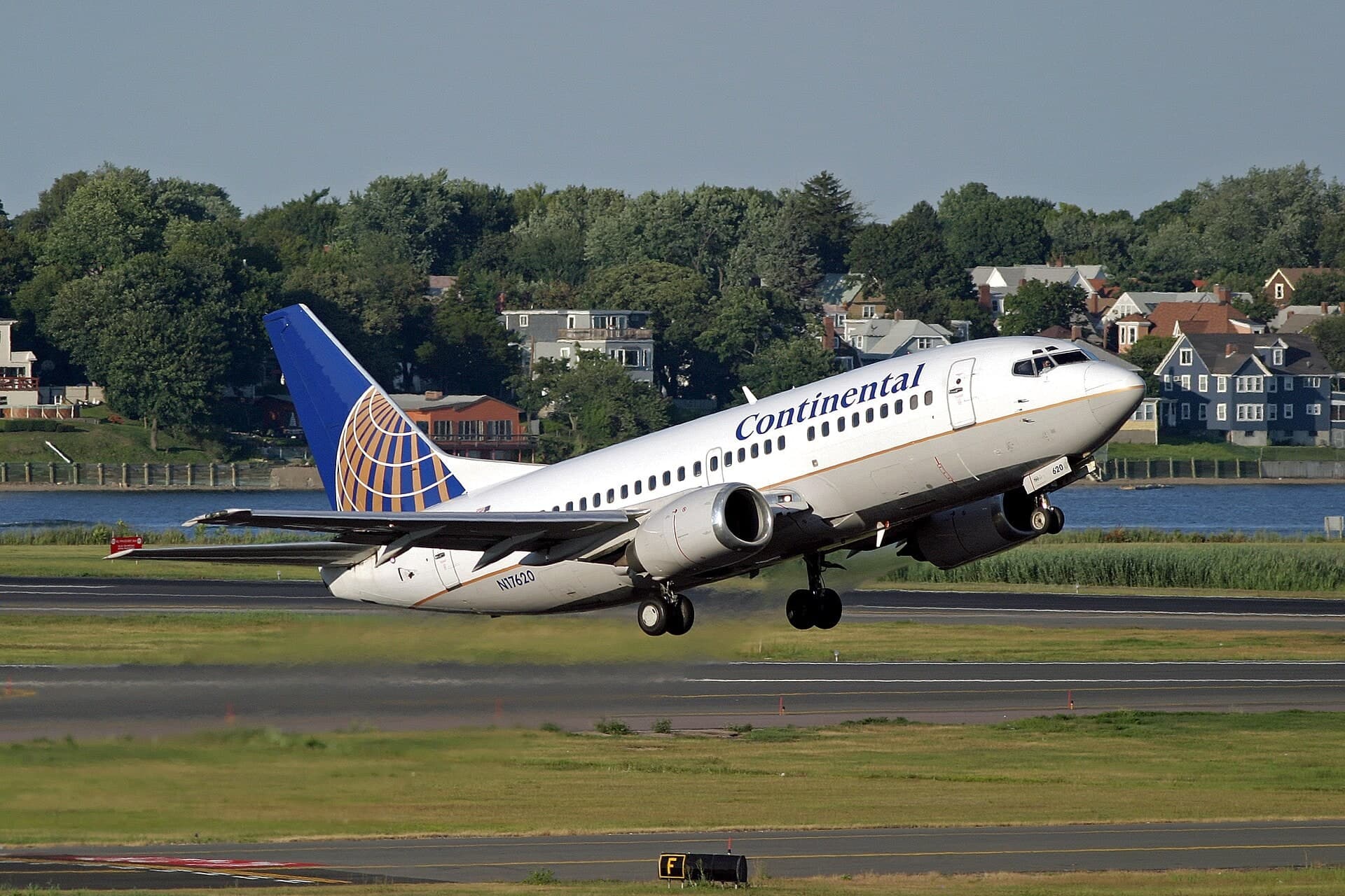N17620 — Twin-engine aircraft