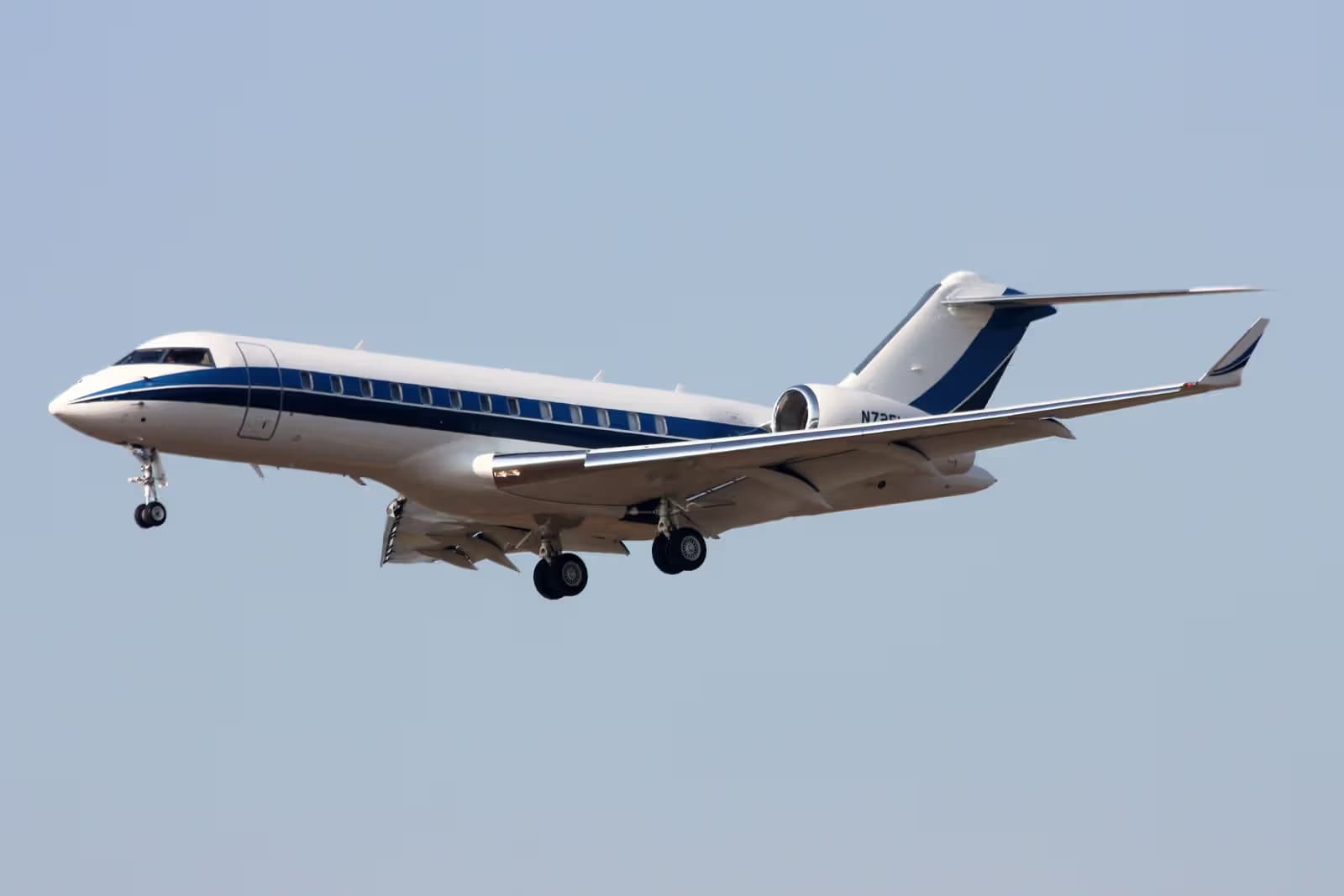 N725LB — Business jet