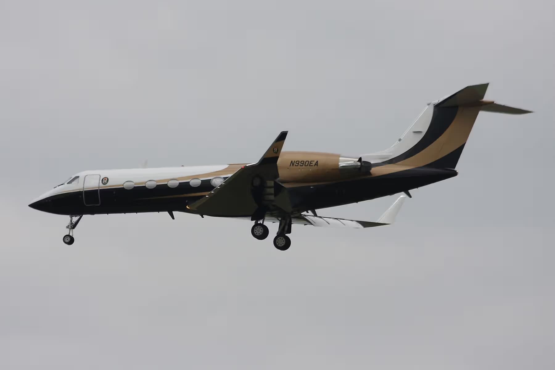 N990EA — Business jet
