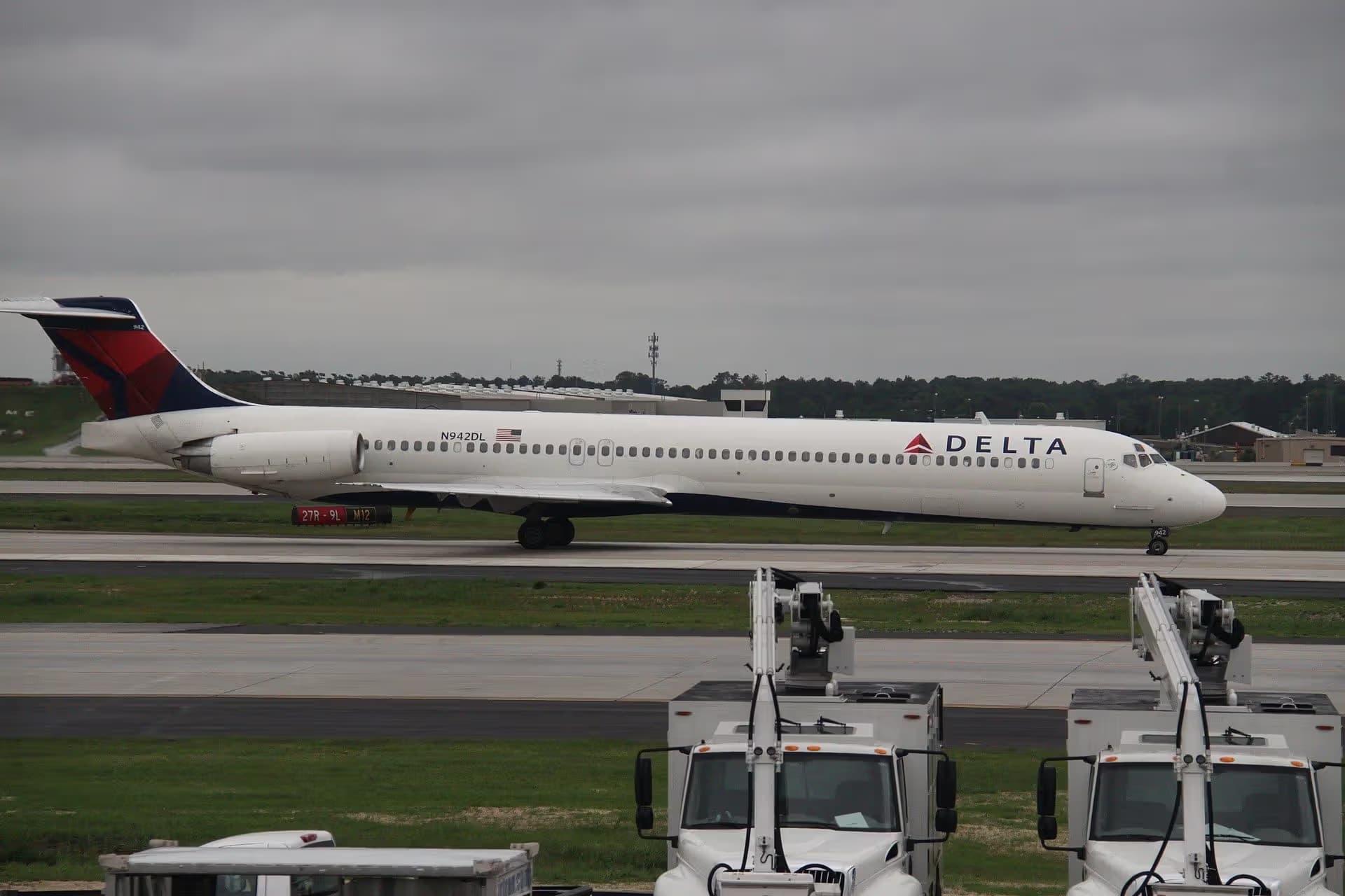 N942DL — Douglas