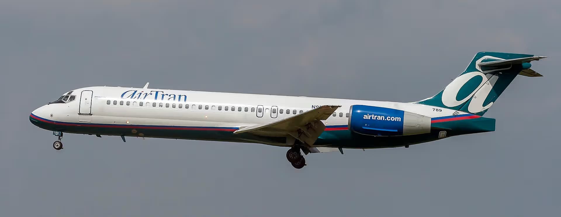 N924AT — Twin-engine aircraft