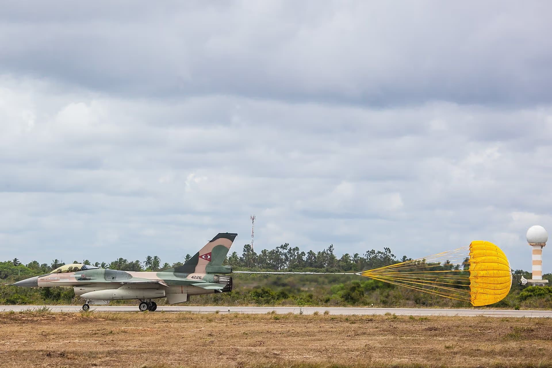 Unidentified — Single-engine aircraft