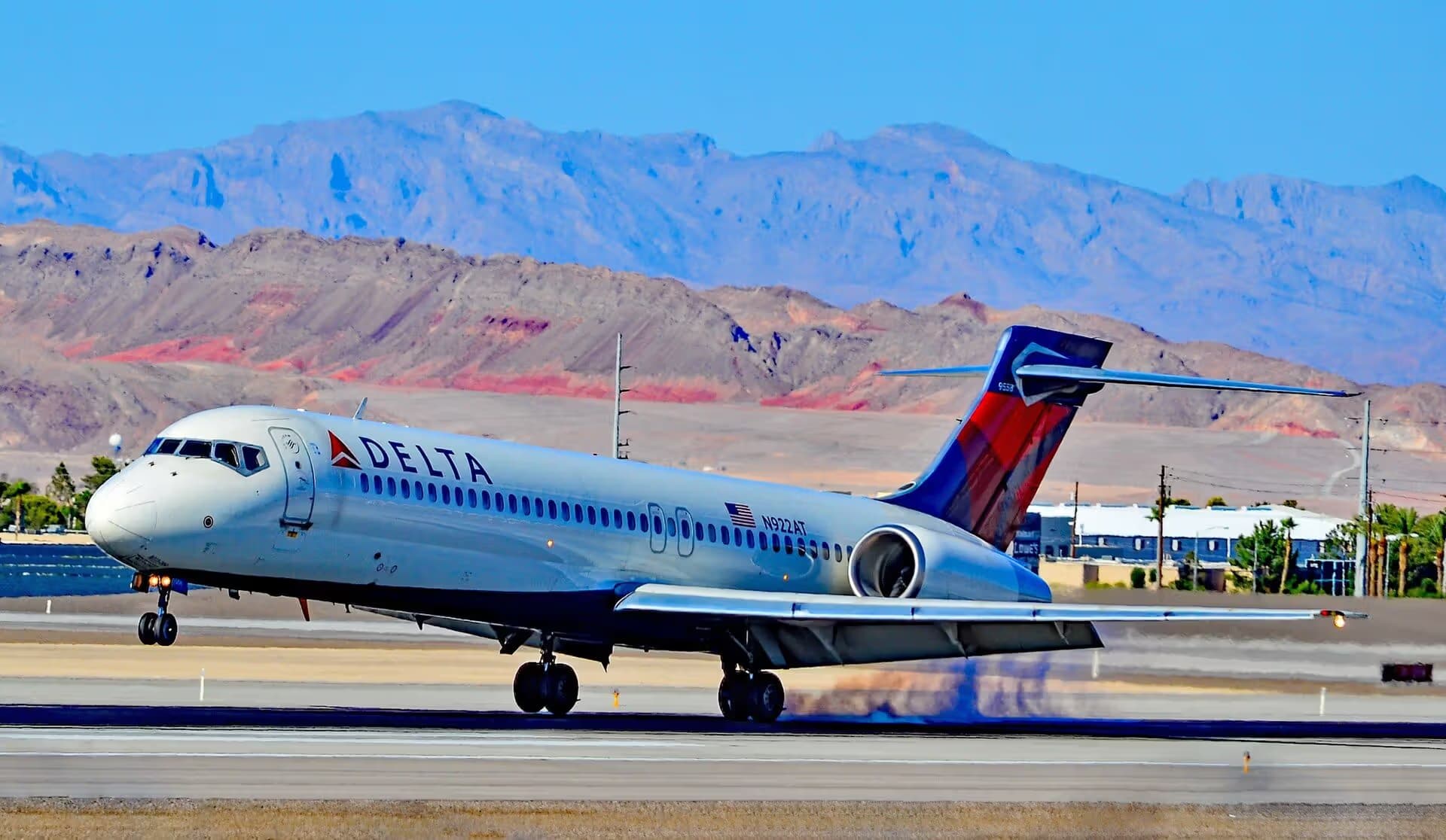 N922AT — Twin-engine aircraft