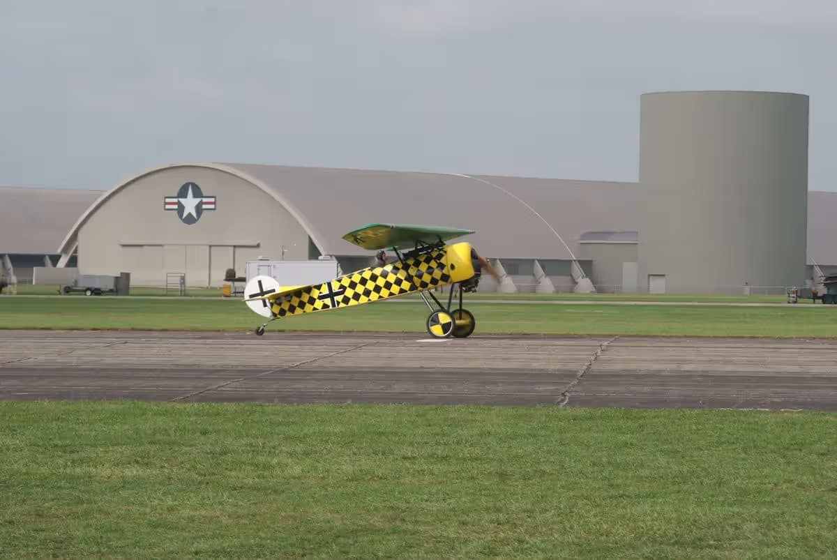 Unidentified — Single-engine aircraft