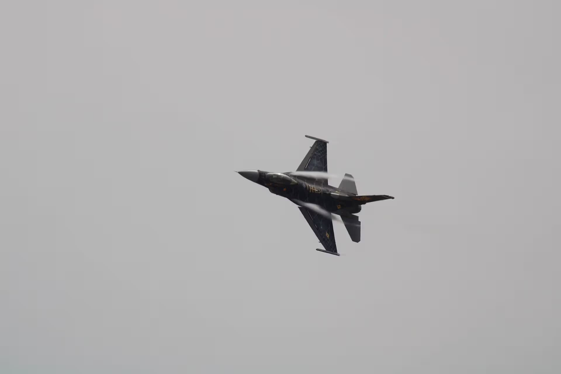 Unidentified — Single-engine aircraft