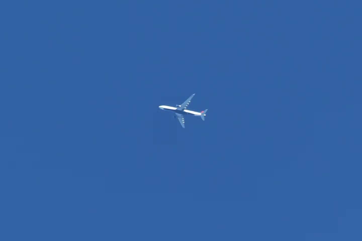 N817NW — Twin-engine aircraft