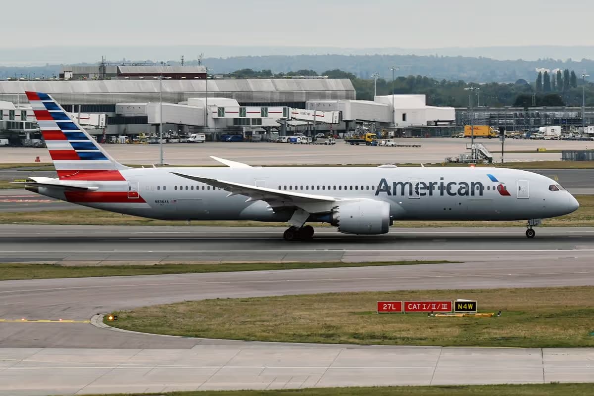 N836AA — Boeing