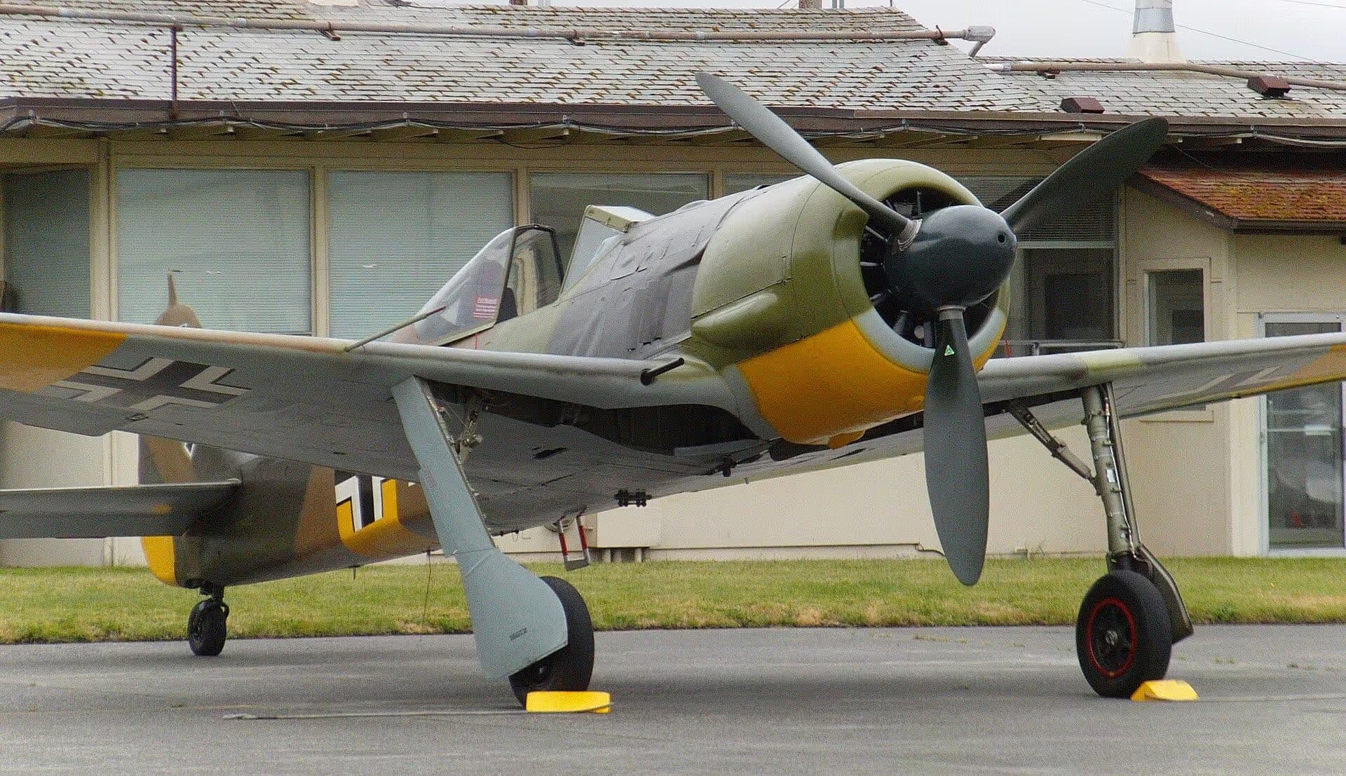 Unidentified — Single-engine aircraft