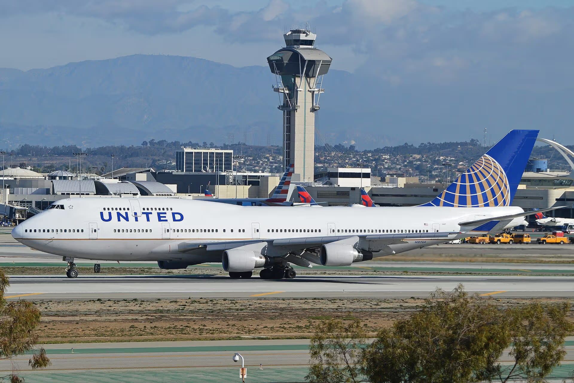 N107UA — Boeing