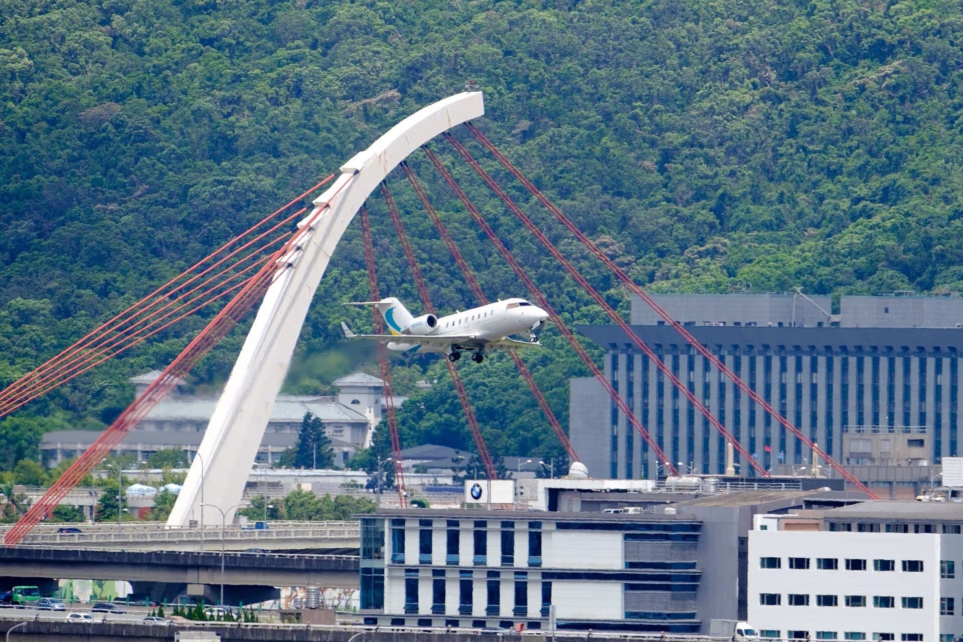N818AC — Bombardier