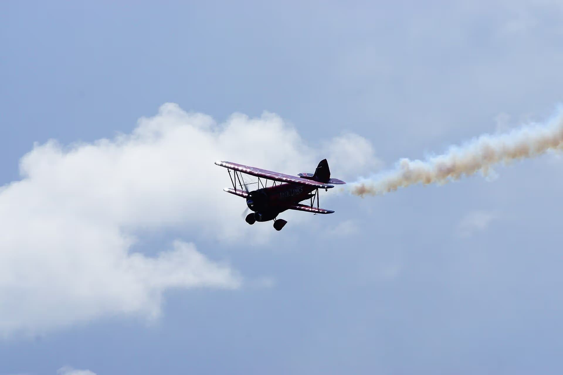 Unidentified — Single-engine aircraft