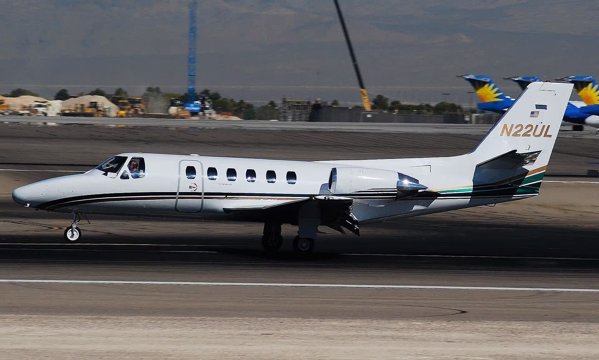 N22UL — Business jet