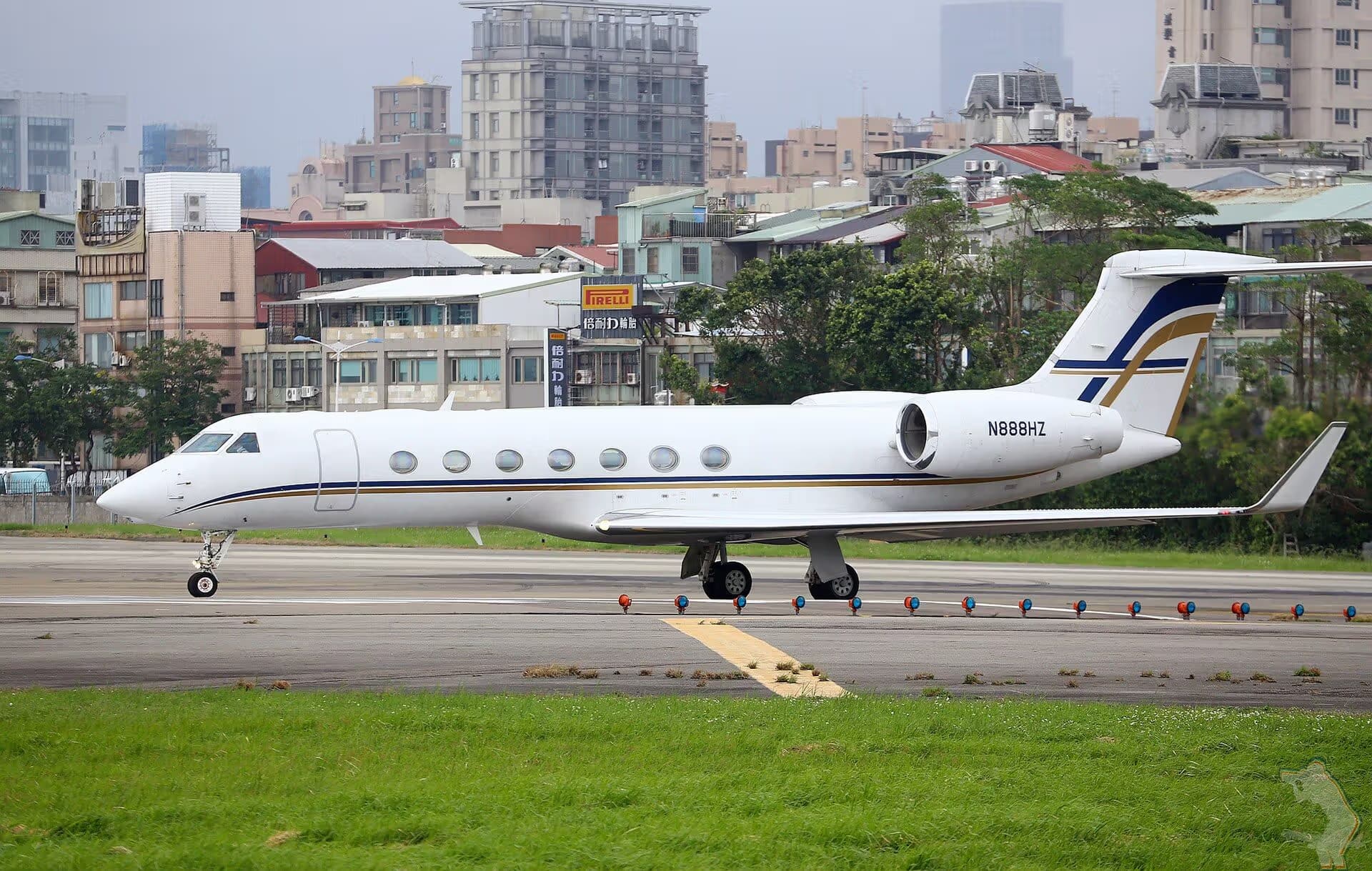 N888HZ — Business jet