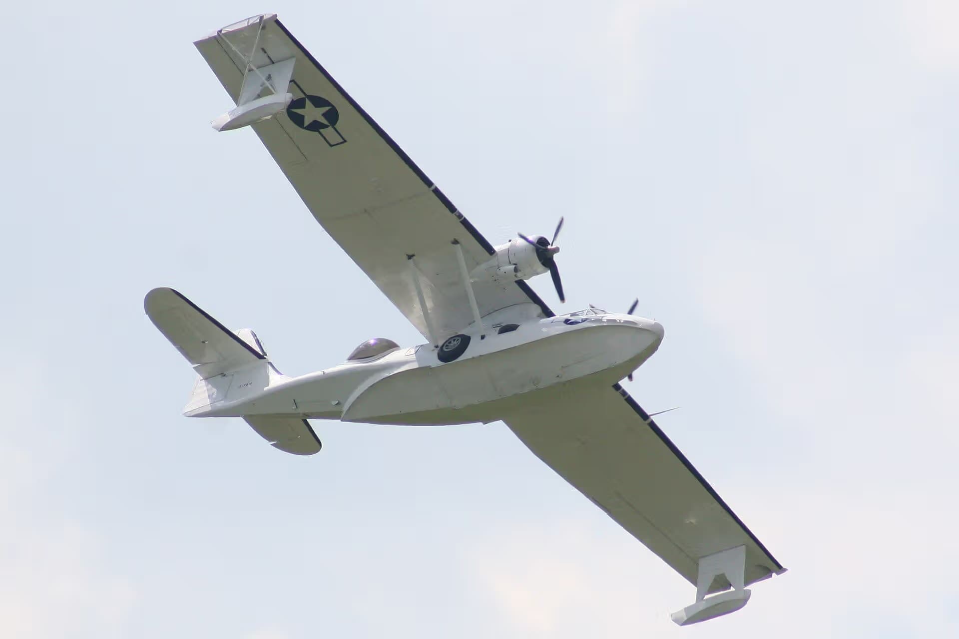 Unidentified — Twin-engine aircraft