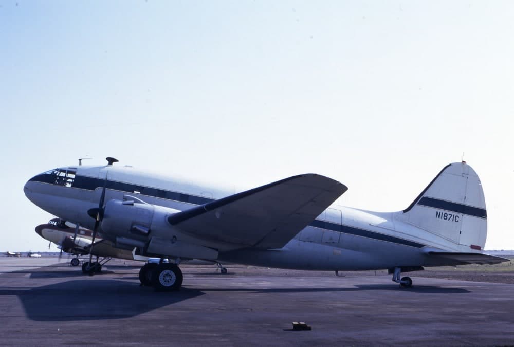 N1871C — Twin-engine aircraft