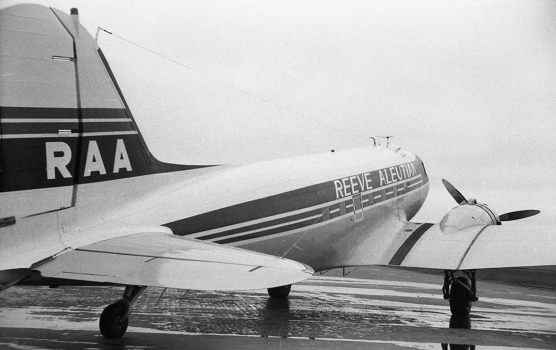N75142 — Twin-engine aircraft