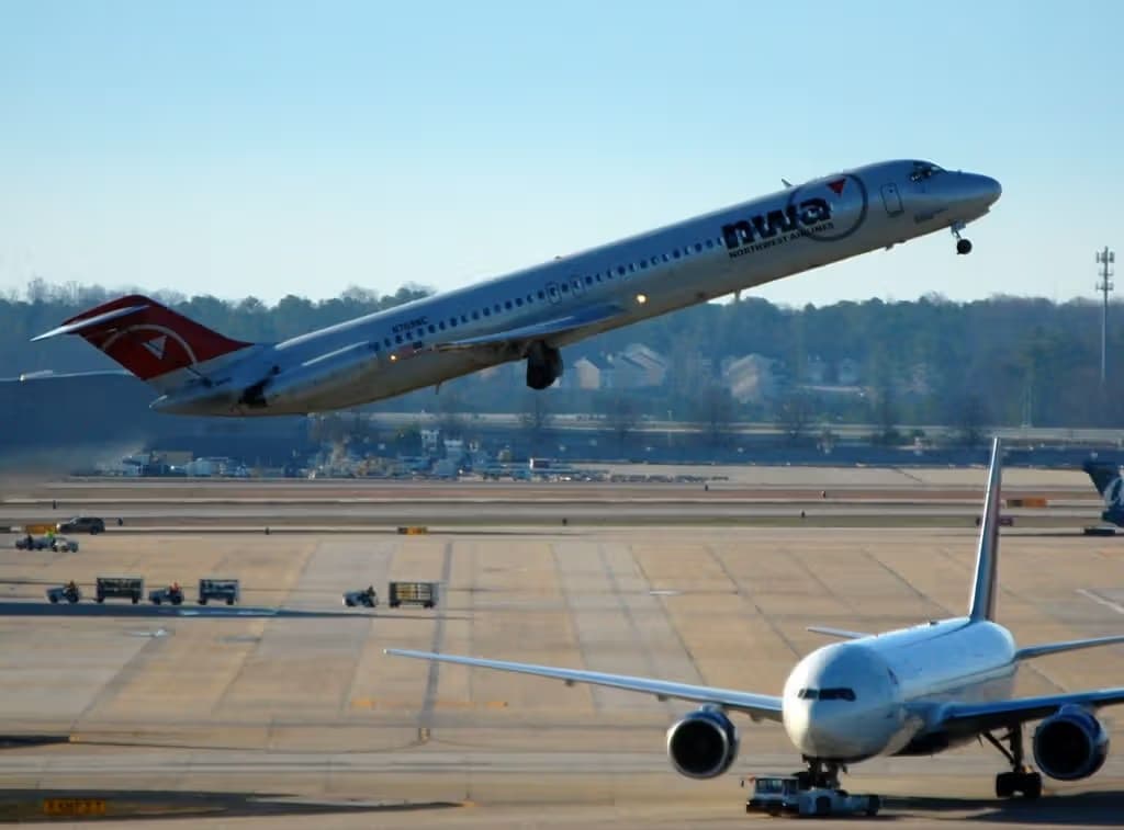 N765NC — Twin-engine aircraft