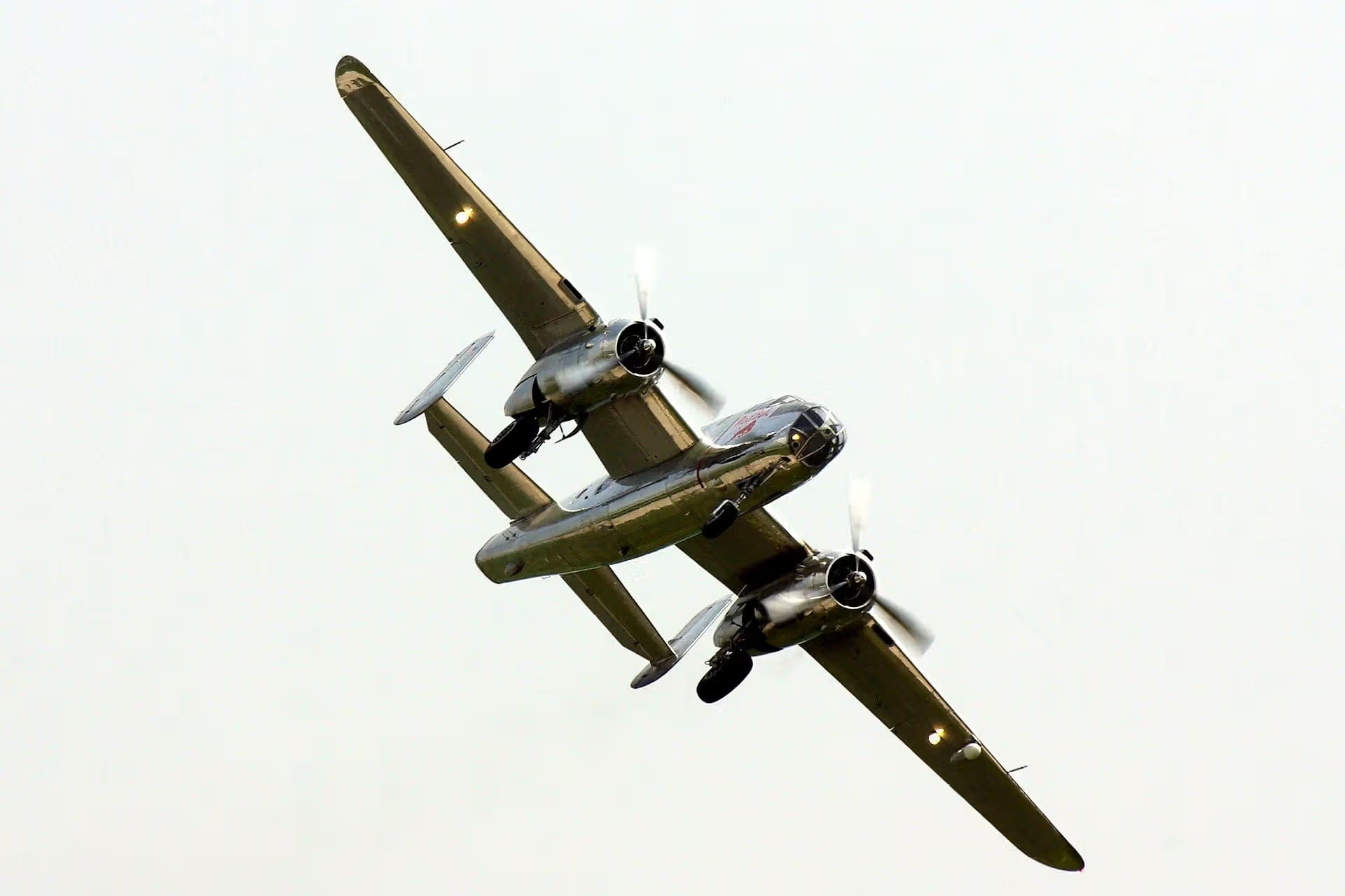 N6123C — Twin-engine aircraft