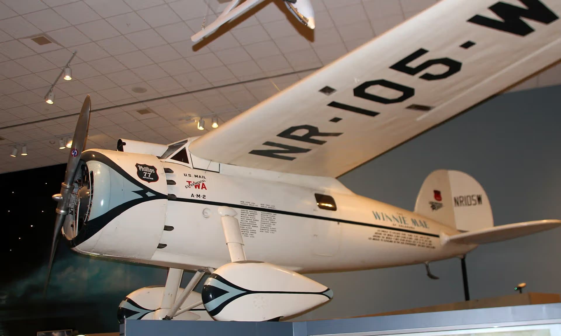 Unidentified — Single-engine aircraft