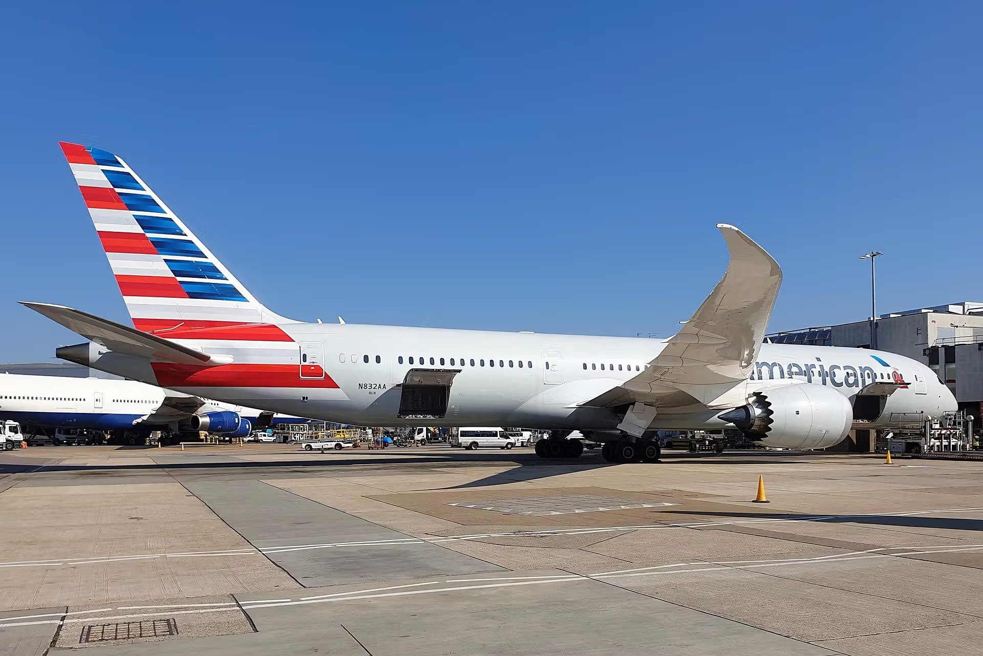 N832AA — Boeing