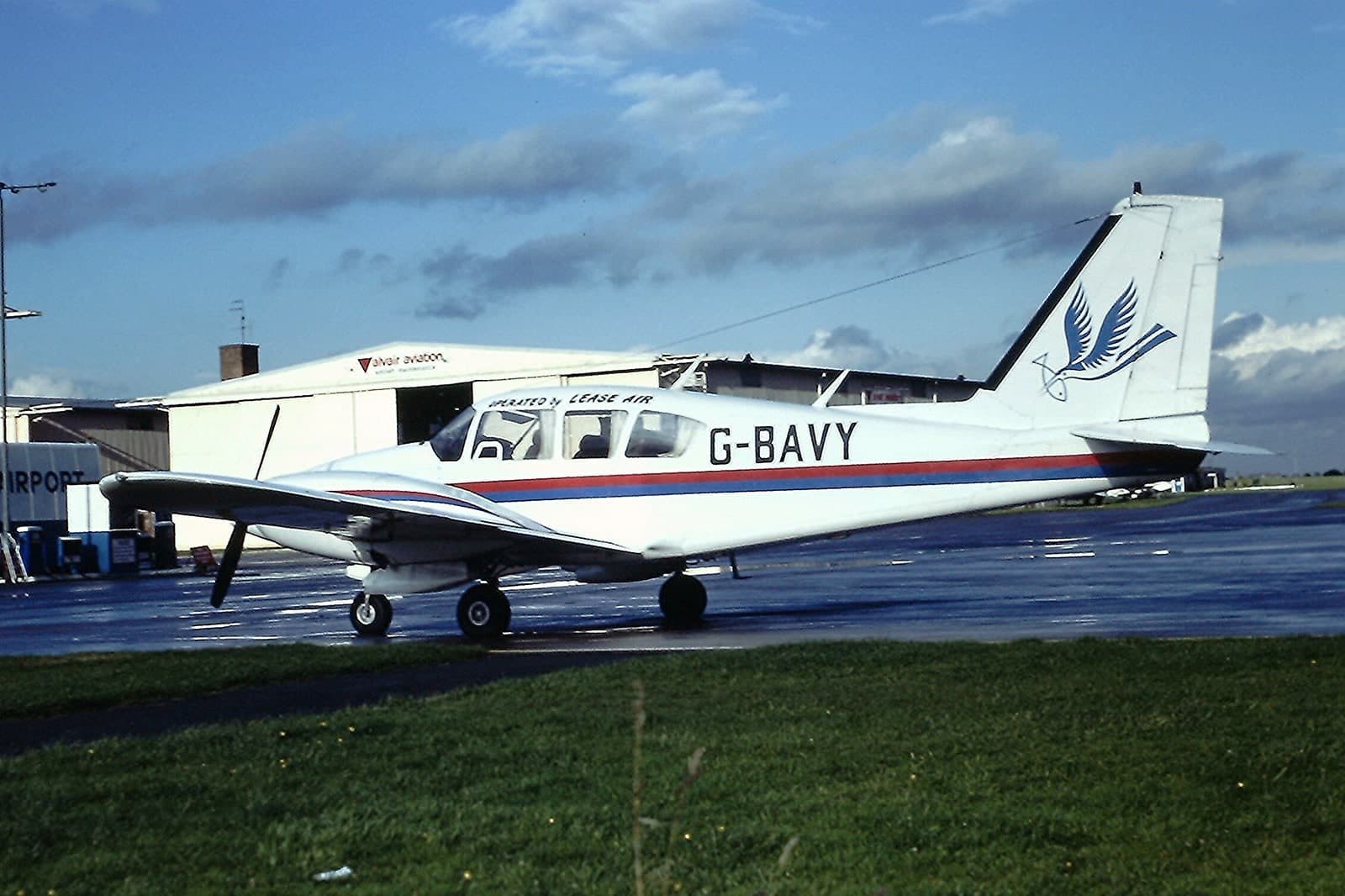 G-BAVY — Twin-engine aircraft