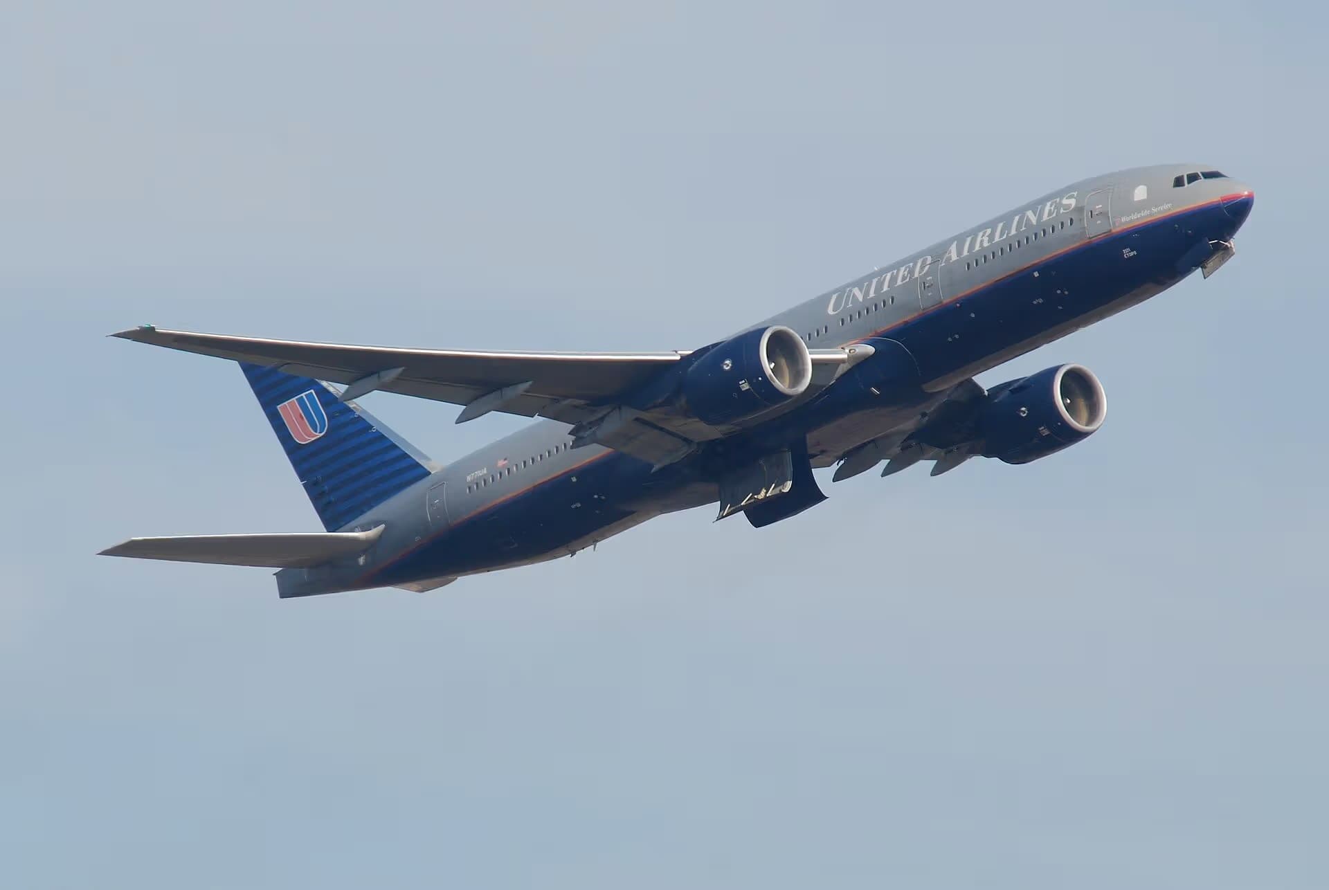 N771UA — Twin-engine aircraft