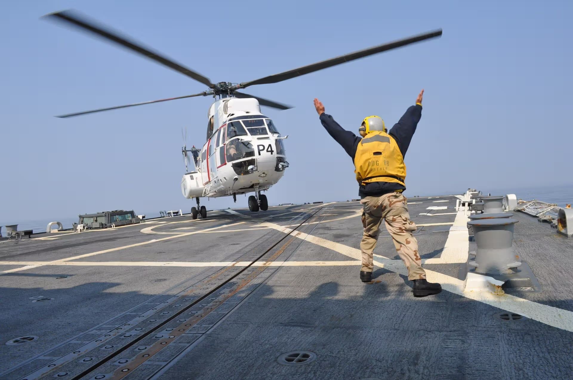 N330KW — Helicopter
