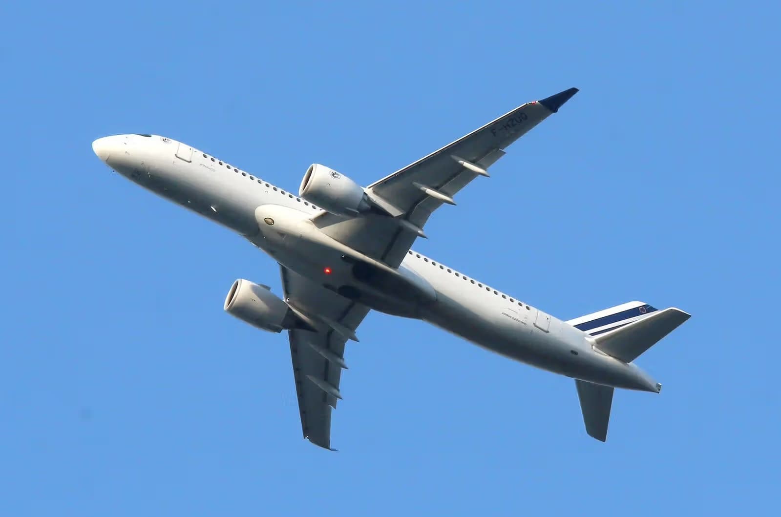 F-HZUQ — Twin-engine aircraft