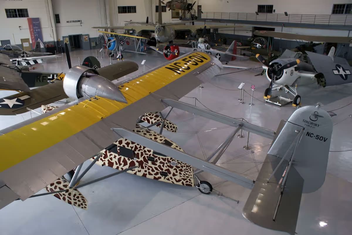Unidentified — Single-engine aircraft