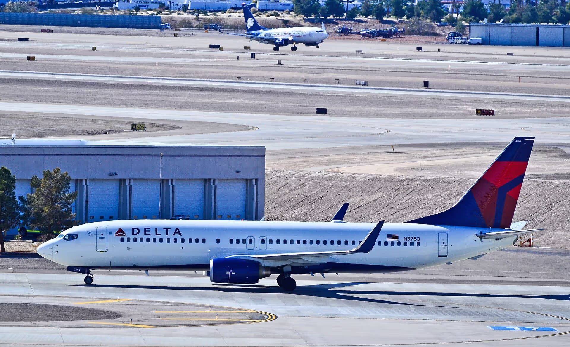 N3753 — Twin-engine aircraft