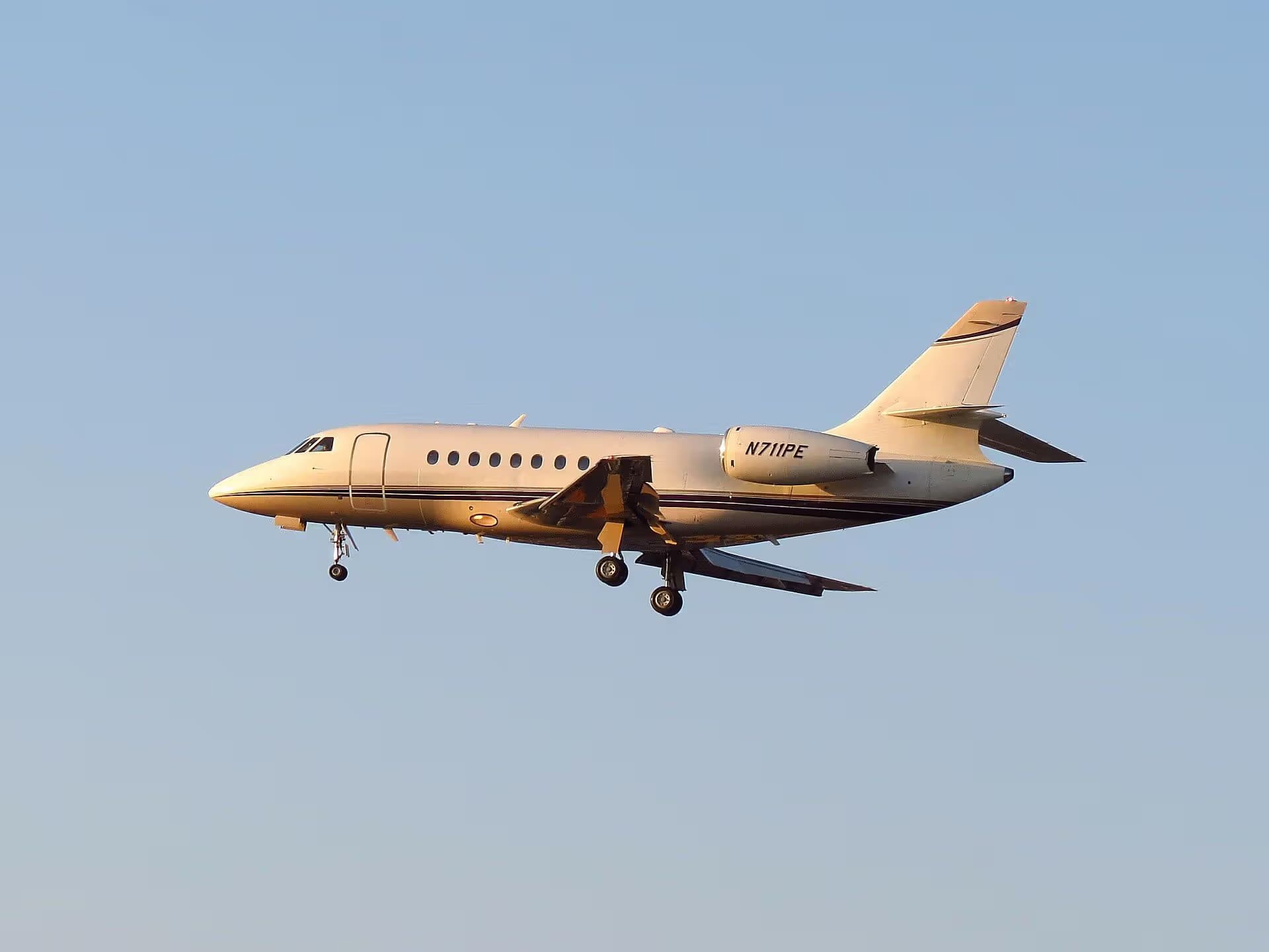 N711PE — Business jet