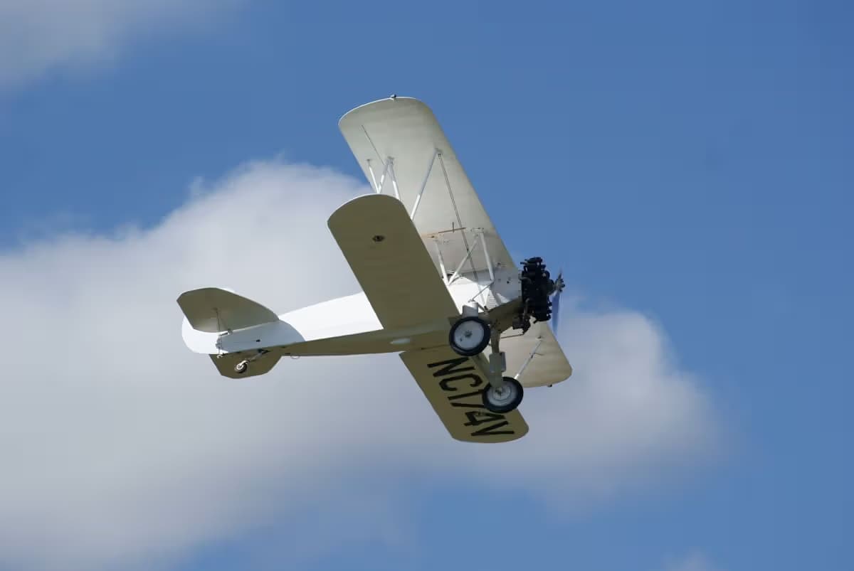 Unidentified — Single-engine aircraft