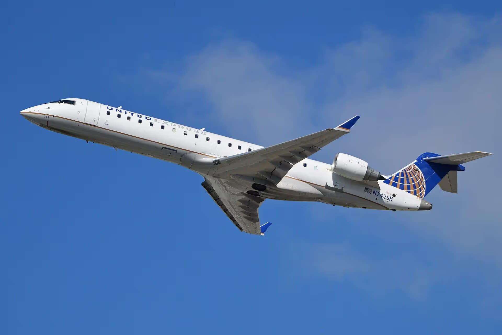 N742SK — Twin-engine aircraft