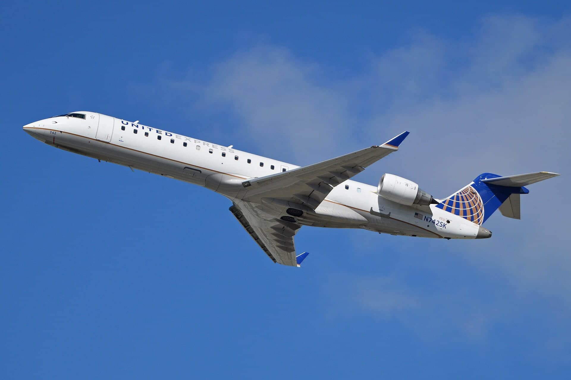 N742SK — Twin-engine aircraft
