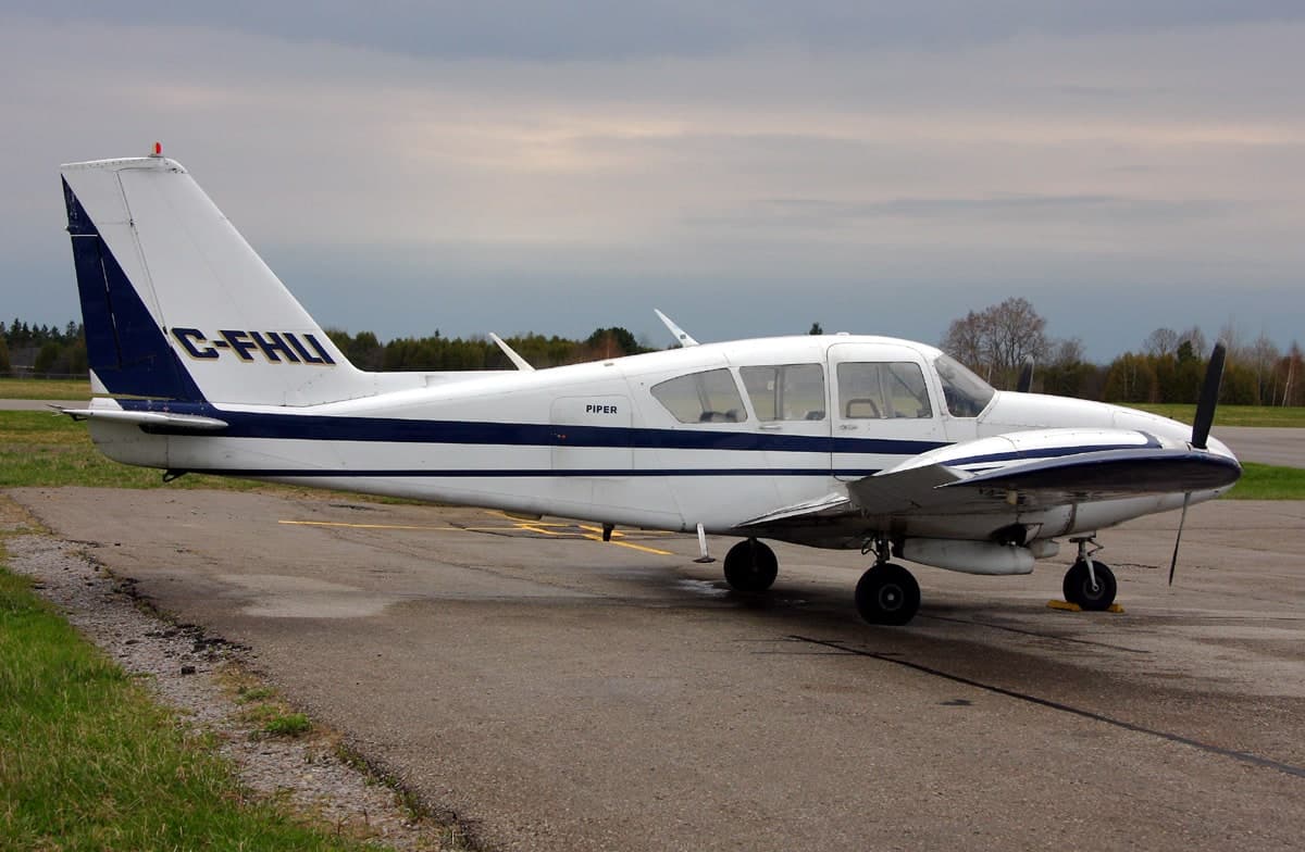 C-FHLI — Piper