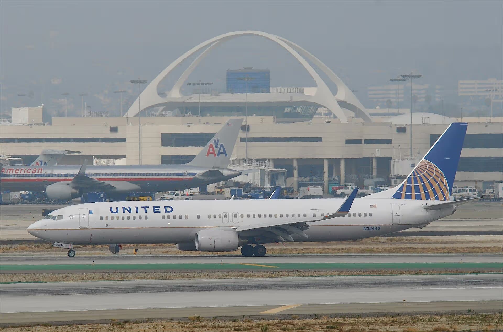 N38443 — Twin-engine aircraft