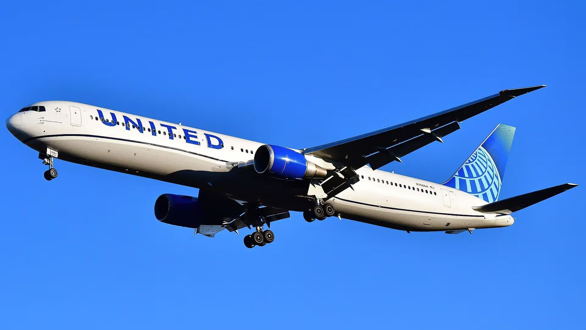 N76064 — Twin-engine aircraft