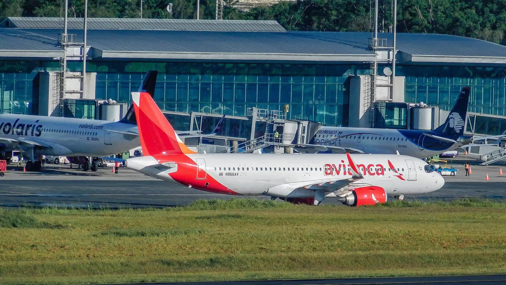 N966AV — Airbus at La Aurora International Airport