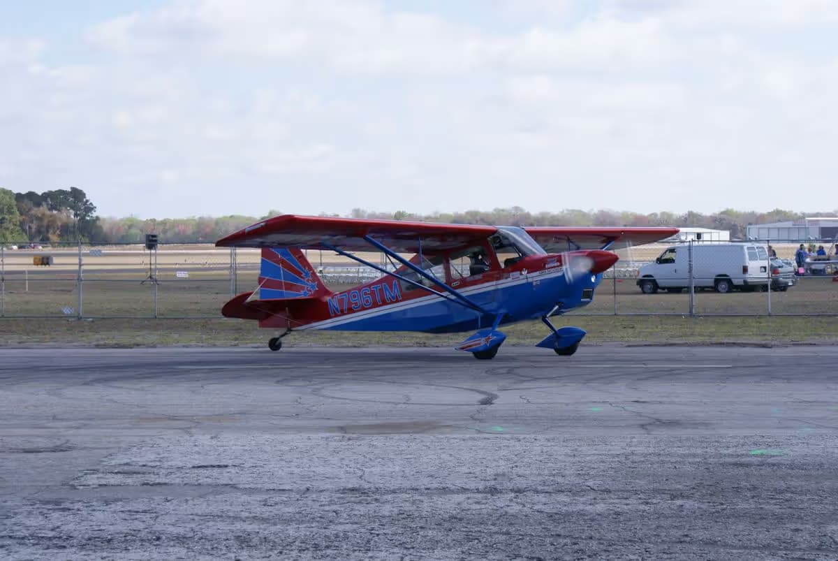 Unidentified — Single-engine aircraft