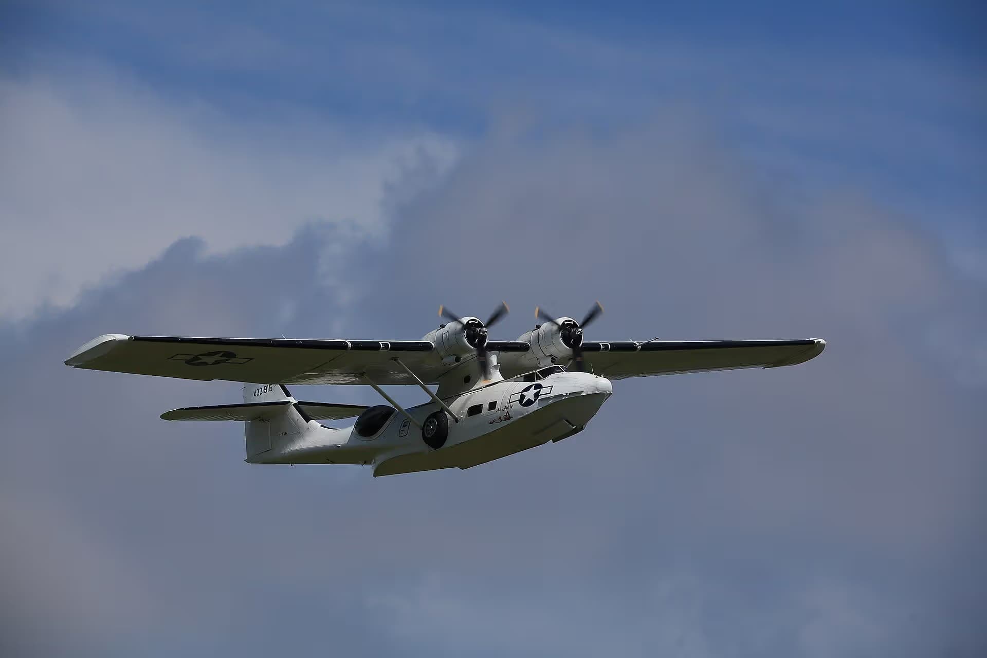 Unidentified — Twin-engine aircraft