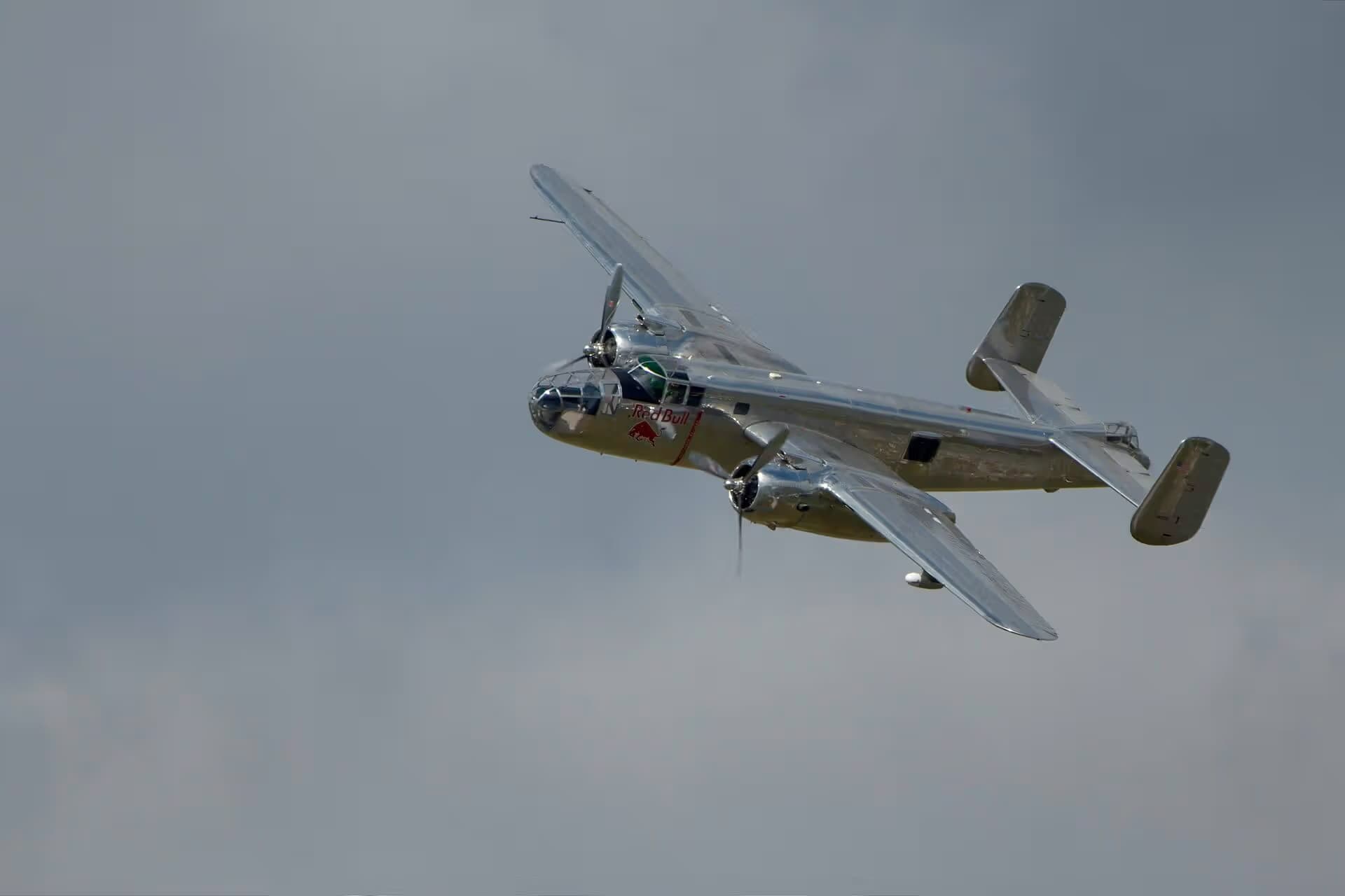 Unidentified — Twin-engine aircraft