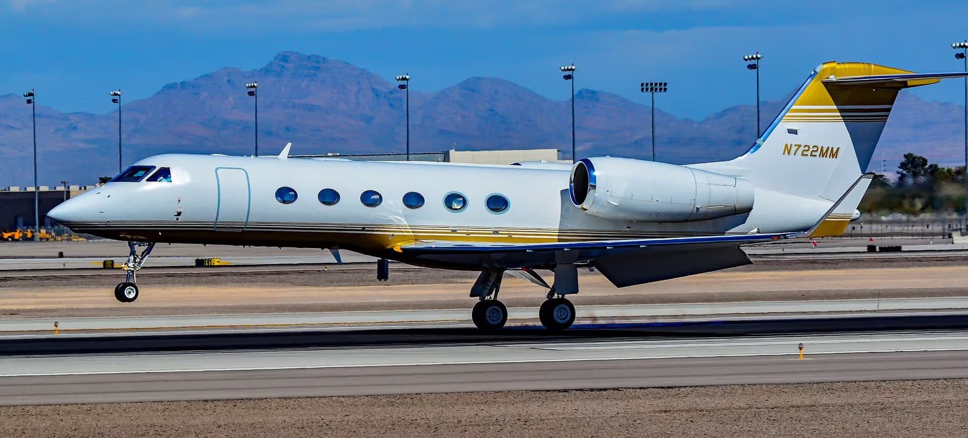 N722MM — Business jet