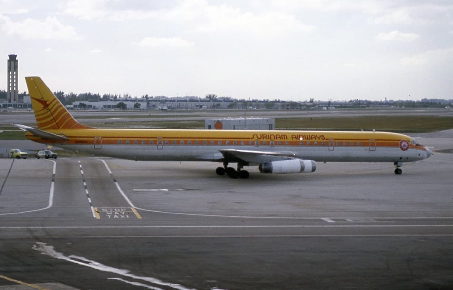 N4935C — Aircraft