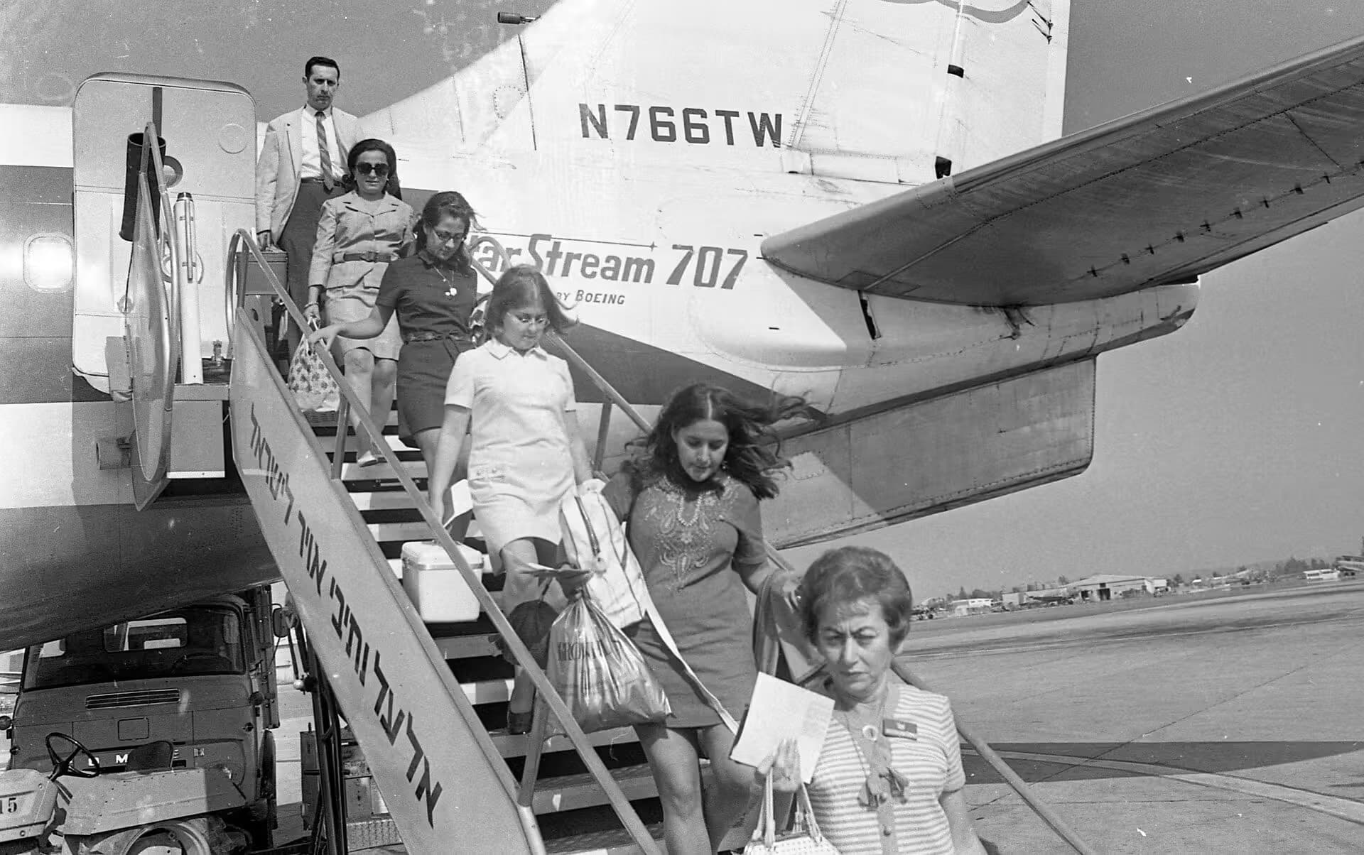 N766TW — Boeing