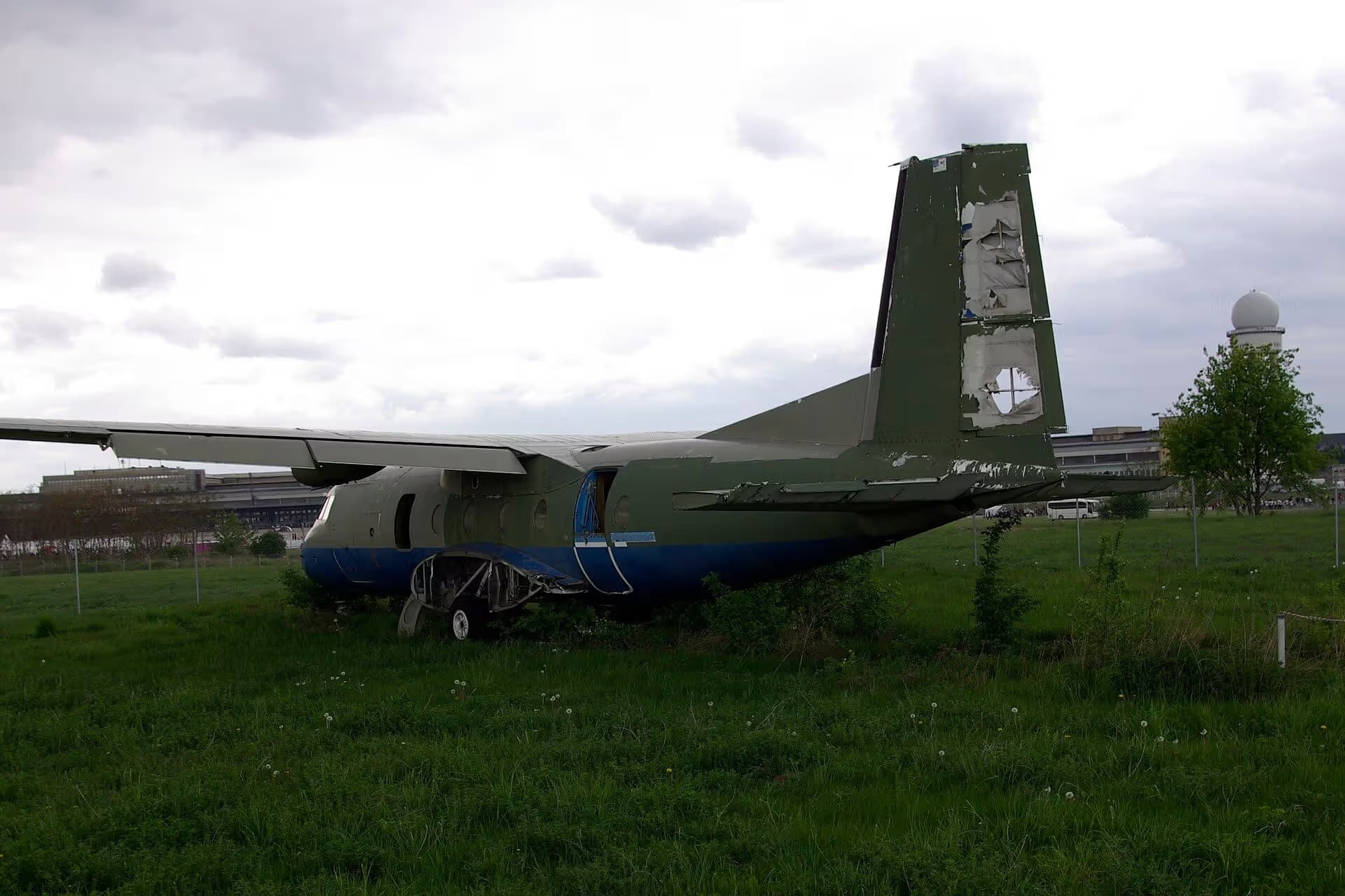 N106TA — Twin-engine aircraft