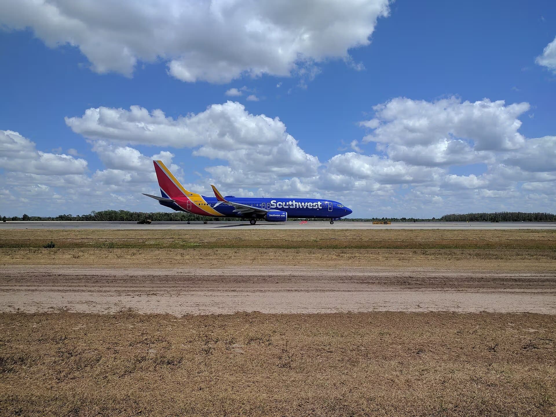 N8504G — Twin-engine aircraft