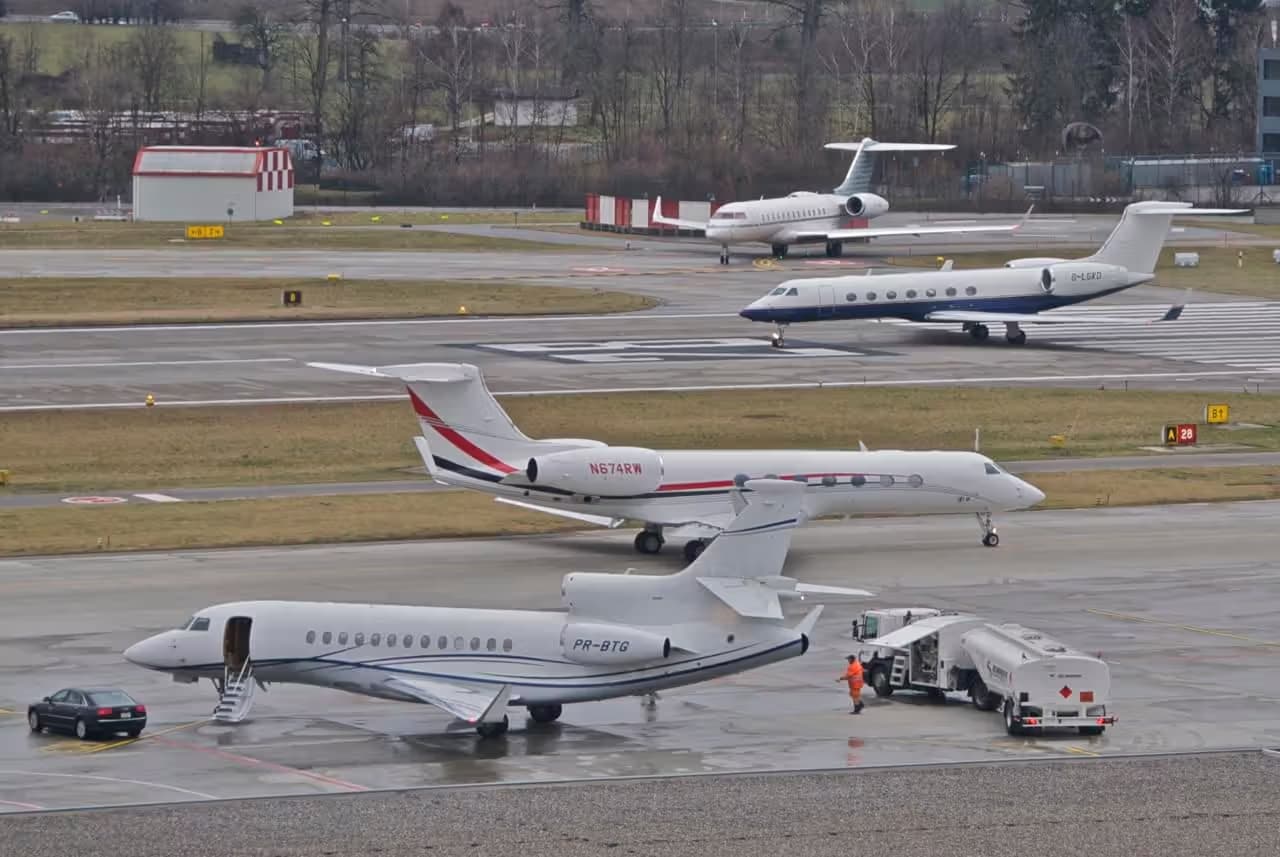 N674RW — Business jet