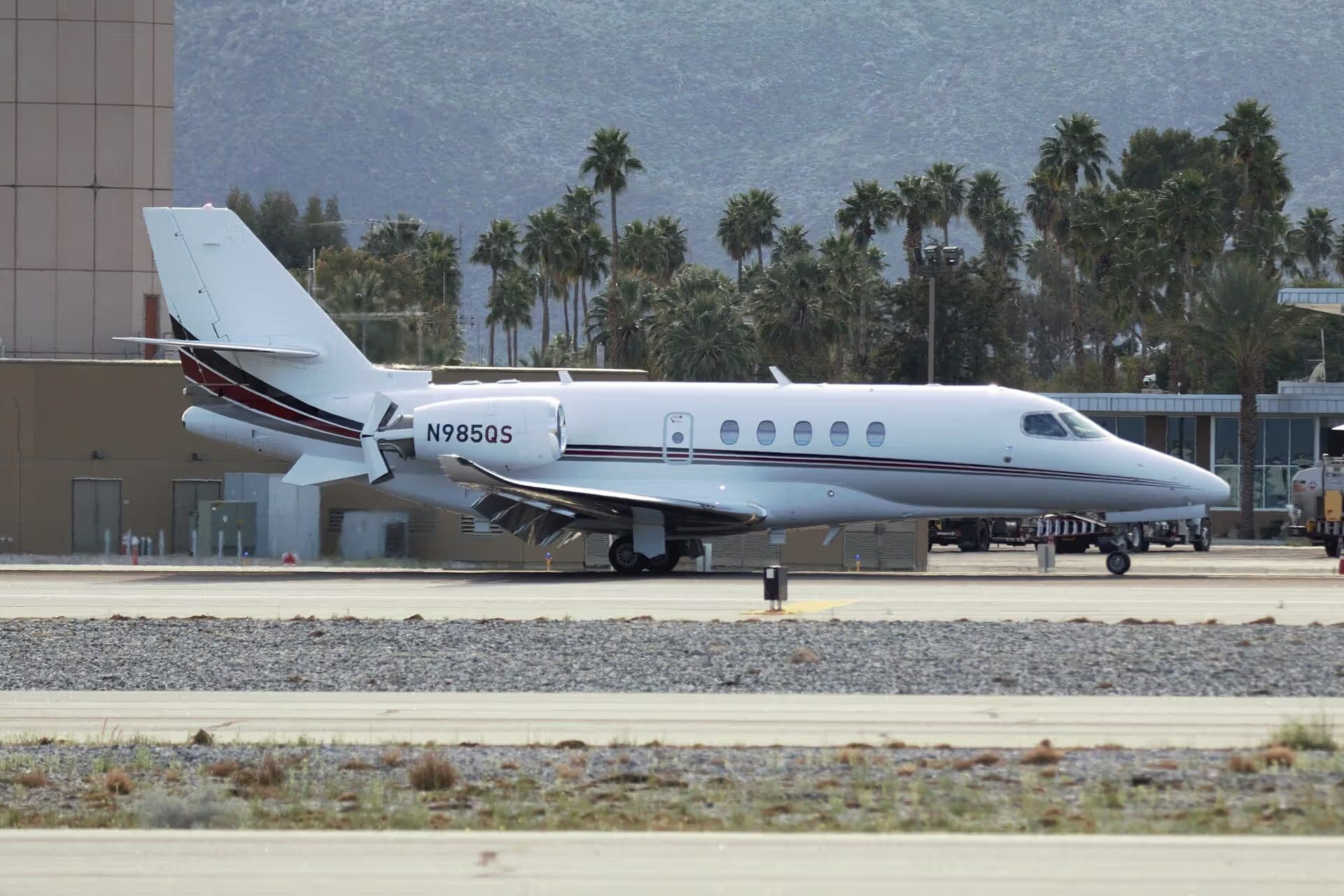 N985QS — Business jet